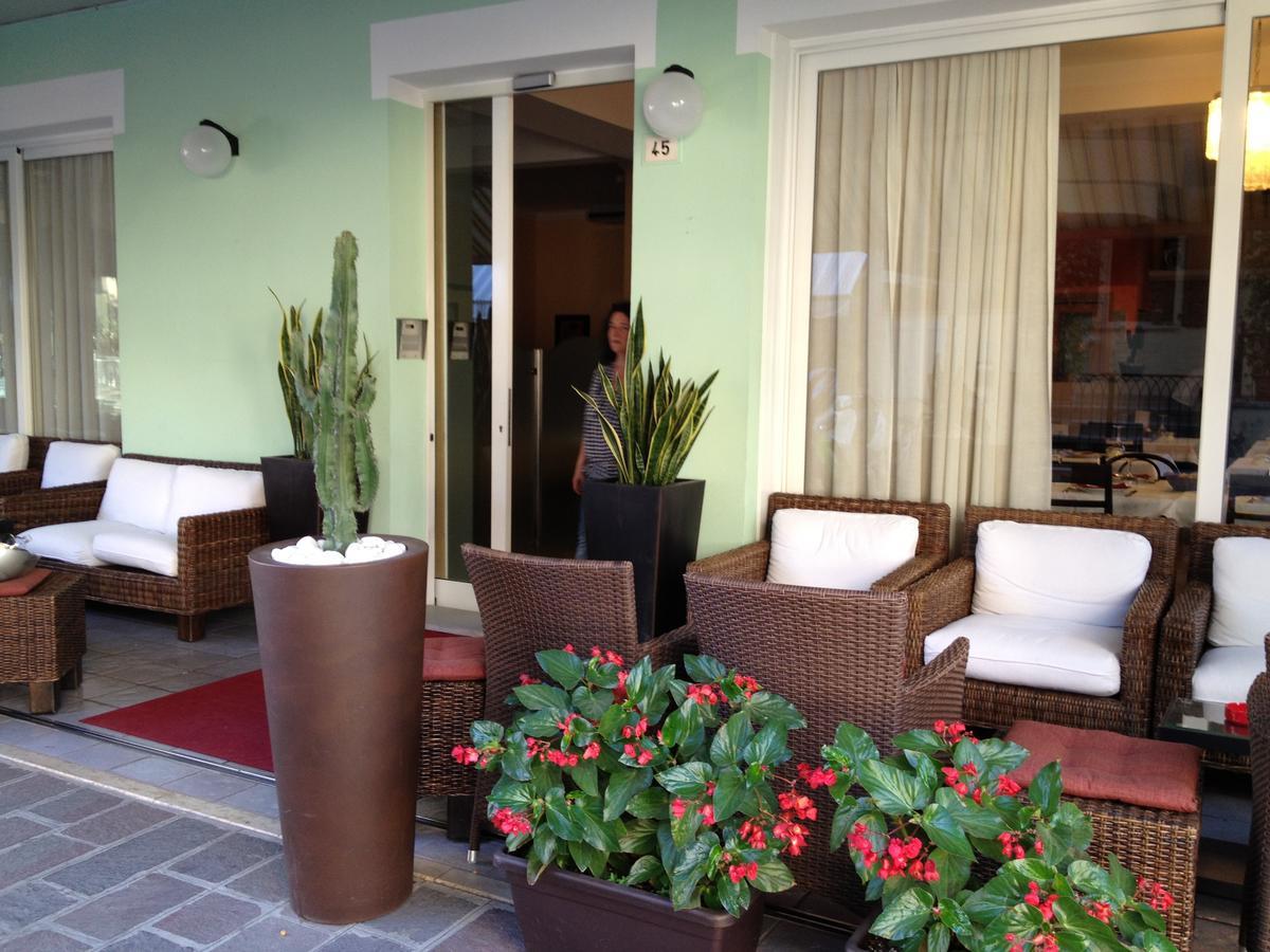Hotel Ferrara Cattolica Kültér fotó